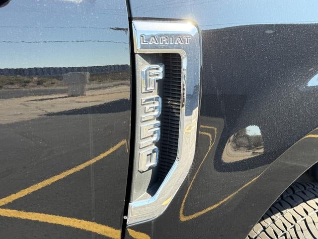 2018 Ford Super Duty F-350 SRW LARIAT 4WD Crew Cab 6.75' Box