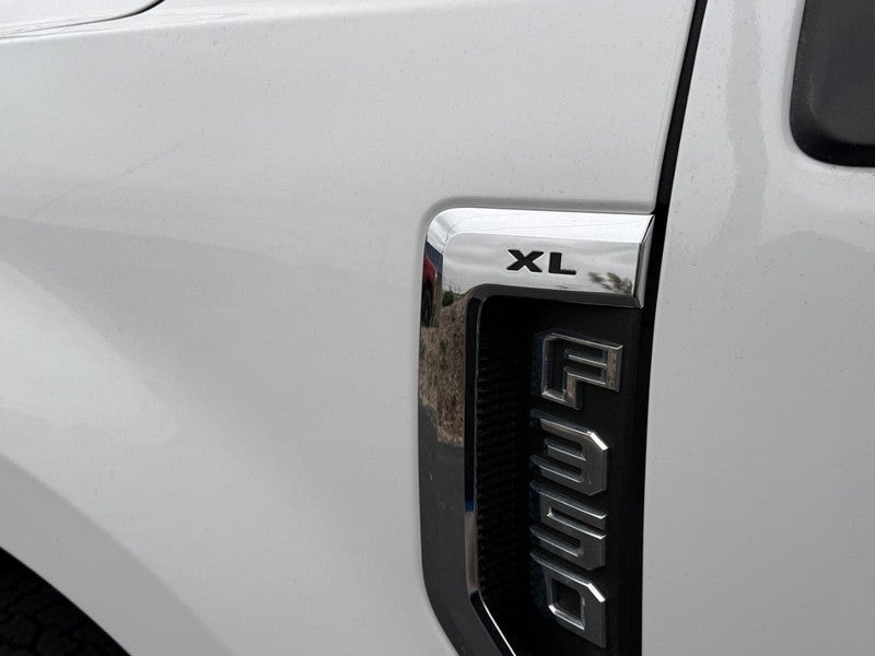 2022 Ford Super Duty F-350 SRW XL 4WD Reg Cab 8' Box
