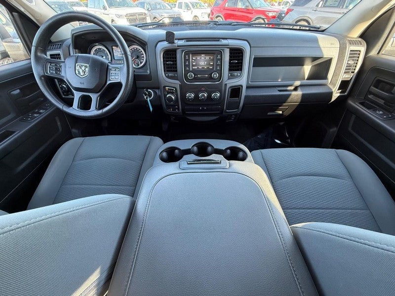 2017 RAM 1500 Express 4x4 Crew Cab 5'7" Box