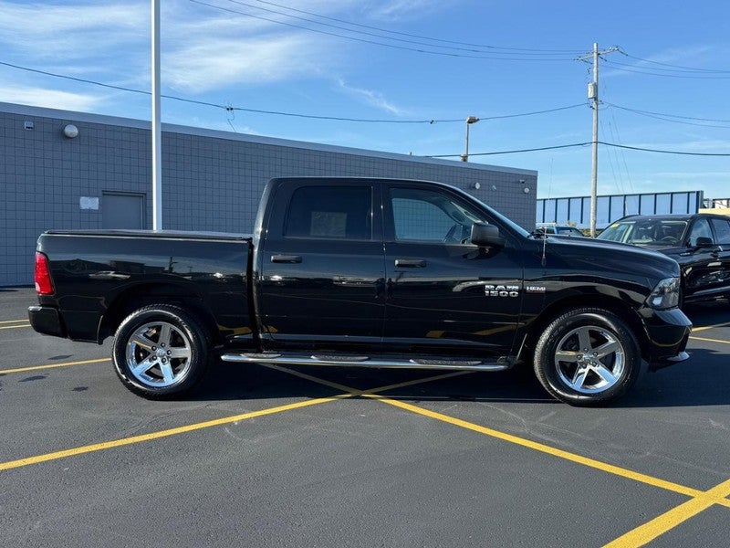 2017 RAM 1500 Express 4x4 Crew Cab 5'7" Box