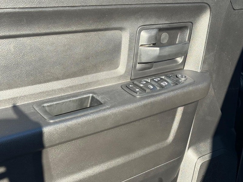 2017 RAM 1500 Express 4x4 Crew Cab 5'7" Box