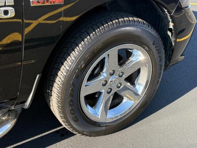 2017 RAM 1500 Express 4x4 Crew Cab 5'7" Box