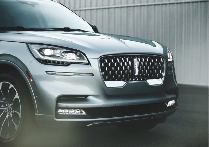 The available adaptive pixel LED headlamps of the 2023 Lincoln Aviator® SUV activated | Uptown Lincoln in Wauwatosa WI