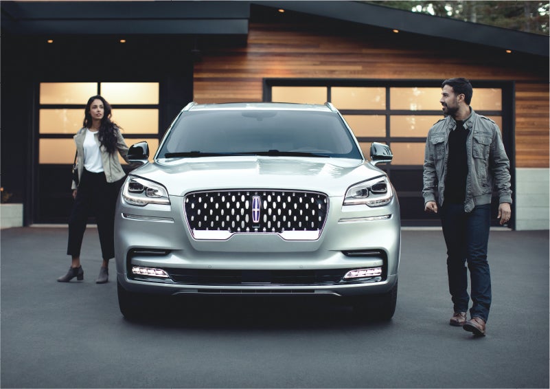 The sparkling grille of the 2023 Lincoln Aviator® Grand Touring model | Uptown Lincoln in Wauwatosa WI
