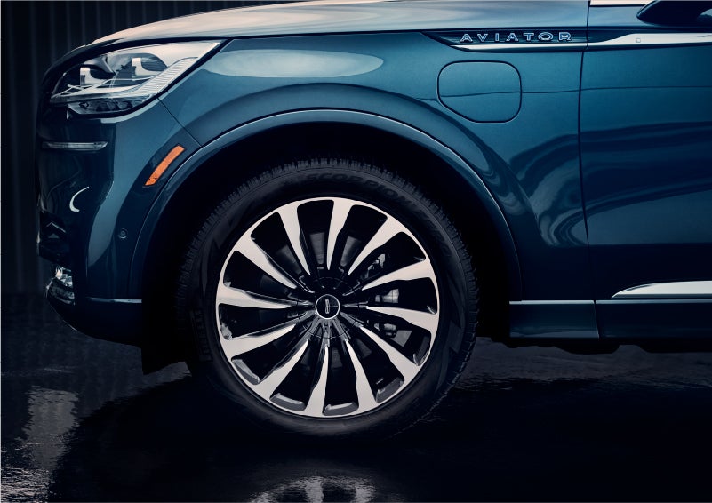 The 2023 Lincoln Aviator® Black Label Grand Touring model with unique 12-spoke wheel | Uptown Lincoln in Wauwatosa WI
