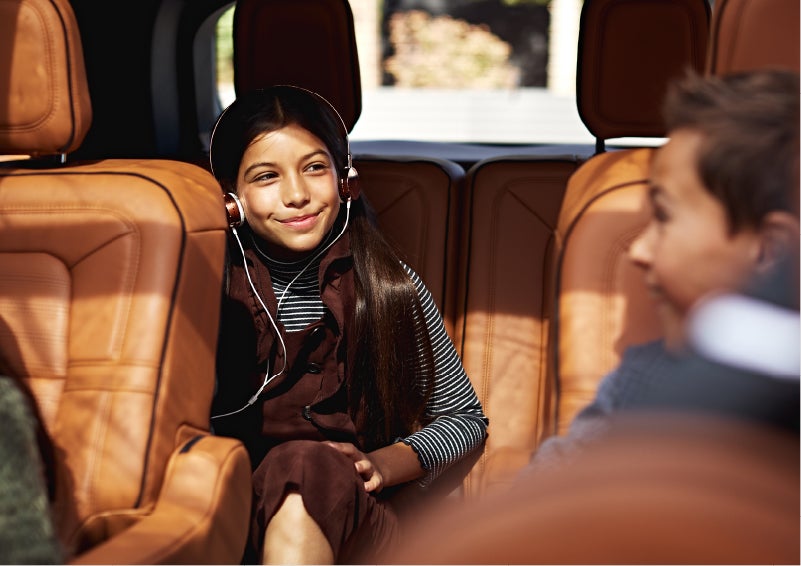 Two young people are shown comfortably seated in the second and third rows of a Lincoln Aviator® SUV | Uptown Lincoln in Wauwatosa WI