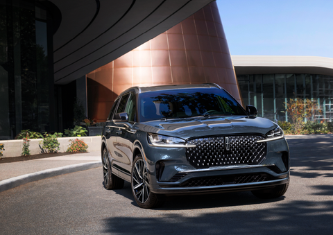 A gray 2025 Lincoln Aviator® SUV is parked outside a modern building with the sun shining. | Uptown Lincoln in Wauwatosa WI