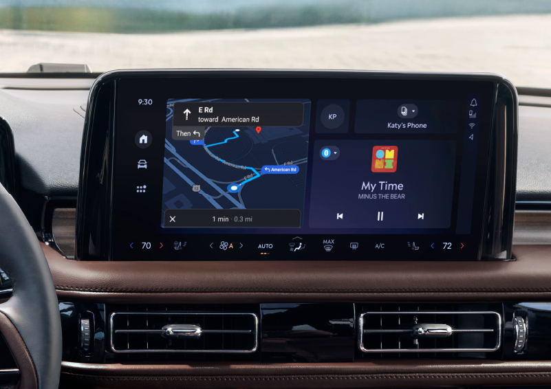The 13.2-inch LCD touchscreen is showcased. | Uptown Lincoln in Wauwatosa WI