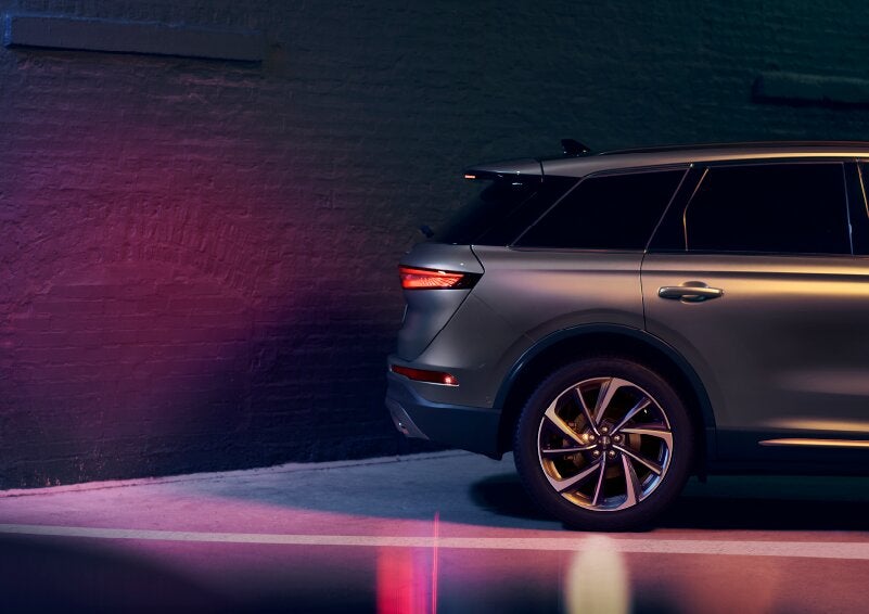 A dramatization of a 2025 Lincoln Corsair® SUV is shown backing up toward a wall. | Uptown Lincoln in Wauwatosa WI