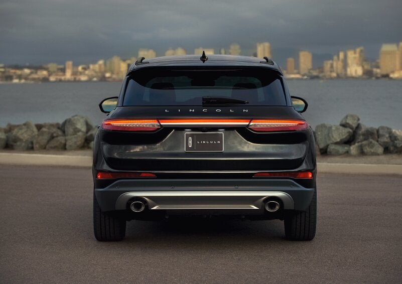 The rear lighting of the 2025 Lincoln Corsair® SUV spans the entire width of the vehicle. | Uptown Lincoln in Wauwatosa WI
