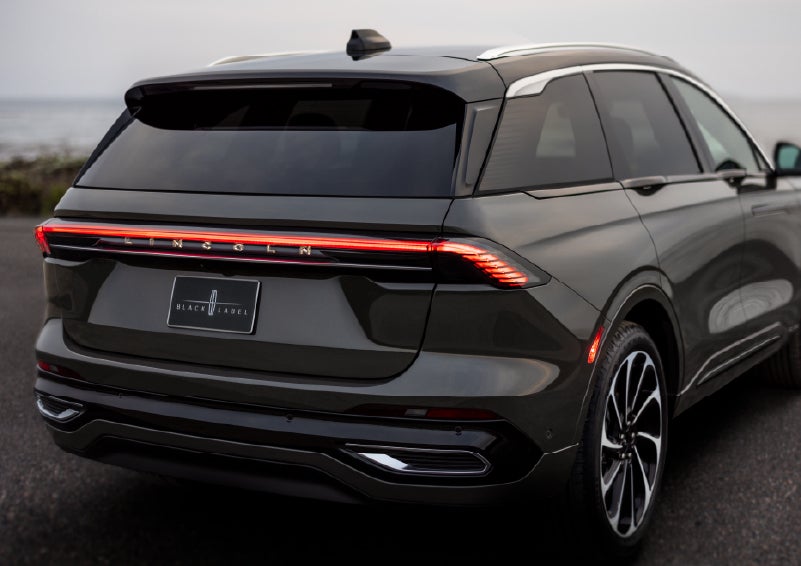 The rear of a 2025 Lincoln Black Label Nautilus® SUV displays full LED rear lighting. | Uptown Lincoln in Wauwatosa WI