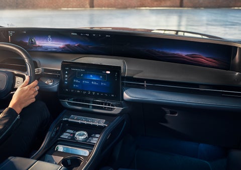 The center LCD touchscreen allows for easy personalization of key information. | Uptown Lincoln in Wauwatosa WI