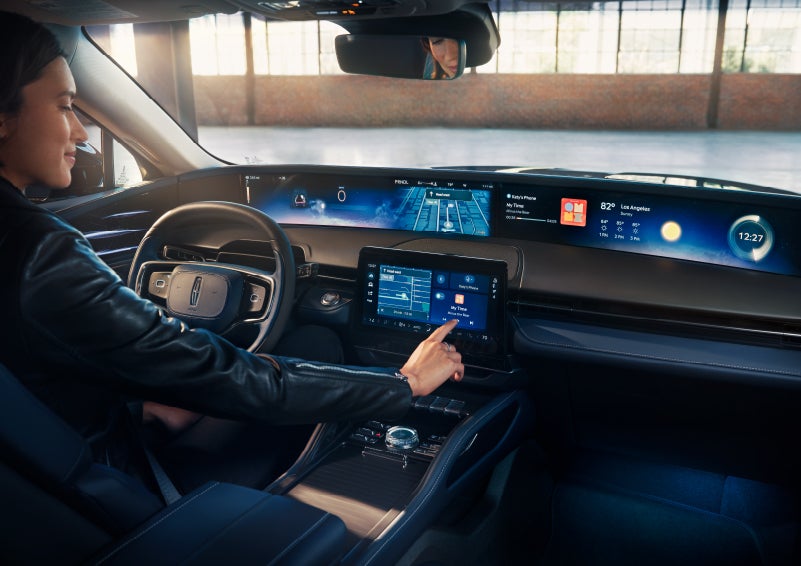 The driver of a 2025 Lincoln Nautilus® SUV interacts with the center touchscreen. | Uptown Lincoln in Wauwatosa WI
