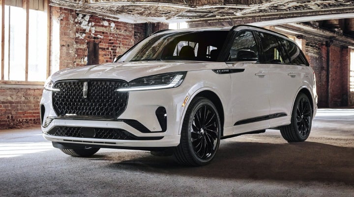 A 2026 Lincoln Aviator® SUV is shown with the available Jet Appearance Package. | Uptown Lincoln in Wauwatosa WI