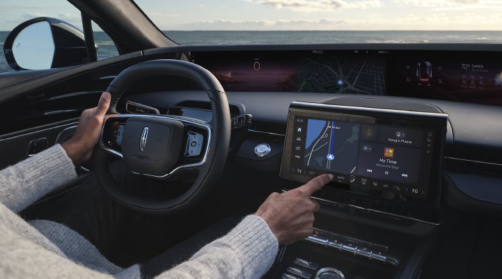 The driver of a 2026 Lincoln Nautilus® SUV interacts with the new Lincoln Digital Experience. | Uptown Lincoln in Wauwatosa WI