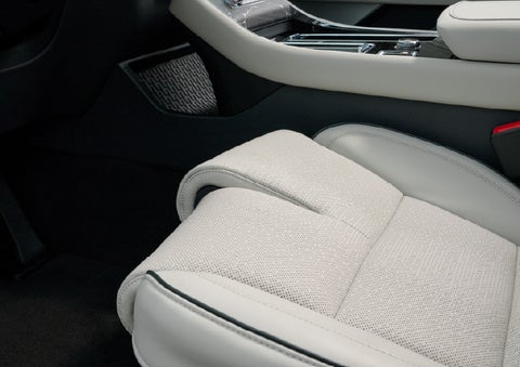 The front passenger Perfect Position seat is shown with the thigh extender adjusted.| Uptown Lincoln in Wauwatosa WI
